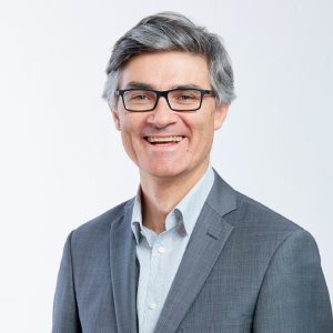 Formé à l’European Business School, Hugues MORIN rejoint CLASQUIN en 1992 où il passera successivement par Sydney, Osaka et Tokyo, avant de revenir en France en 2002, où il est nommé Directeur Régional Sud, puis promu Directeur Général France, Italie et Allemagne. À partir de 2016, il dirige l’ensemble des fonctions Front Office worldwide (opérations et ventes) en tant que Group Executive Vice President. Depuis 2018, son champ de responsabilités couvre les fonctions Back Office (Finance, RH, IT…), périmètre dirigé par Laurence ILHE, Secrétaire Générale. Il est devenu CEO du Groupe le 1er janvier 2019.